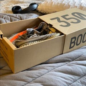 Yeezy 350 V2 “Beluga” Size 4(used)